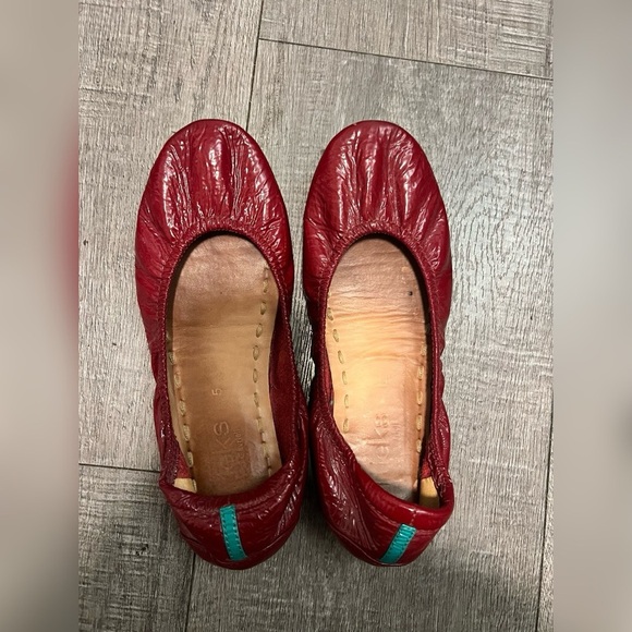 Tieks Patent Leather Ballet Flats Womens Size 5 Ruby
Red Foldable Comfort Shoes - Picture 6 of 9